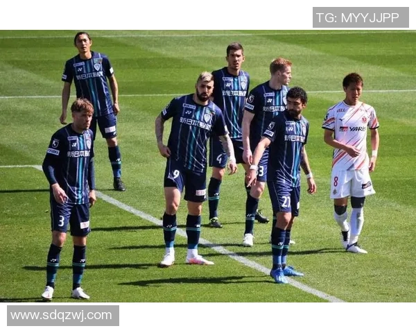 福冈黄蜂迎战新泻天鹅争夺联赛关键三分之战